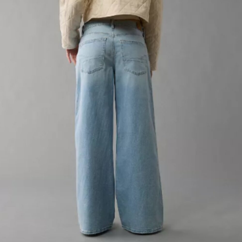 AE Strigid Low-Rise Ultra Wide-Leg Jean